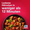 Gebratenes Hähnchen mit Gemüse in einer Pfanne auf rotem Hintergrund mit McCormick-Logo
