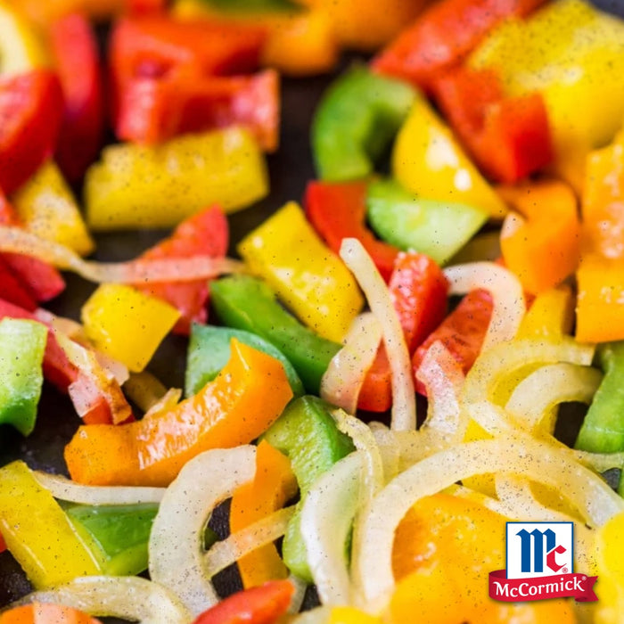 McCormick GewA?rze Bild mit einer farbenfrohen Mischung aus sautierten Paprika und Zwiebeln.