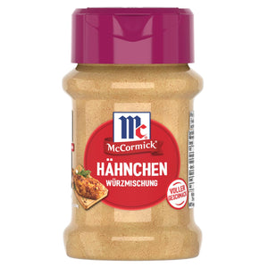 Ein durchsichtiges Glas McCormick Hähnchen Würzmischung, eine deutsche Gewürzmischung für Hähnchen, wird mit einem magentafarbenen Deckel und einem roten Etikett vor einem weißen Hintergrund gezeigt.