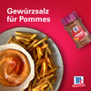 Ein Teller mit gewürzten Pommes frites und eine Schale Dip werden neben einer Flasche Srpet Chip Seas X06-Ge von McCormick präsentiert.