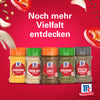 Eine Werbegrafik mit fünf McCormick Gewürzen einschließlich einer Flasche Srpet Cinnamon Gd X06-Ge neben Kurkuma Knoblauch Oregano und schwarzem Pfeffer auf rotem Hintergrund mit schwebenden Zutaten