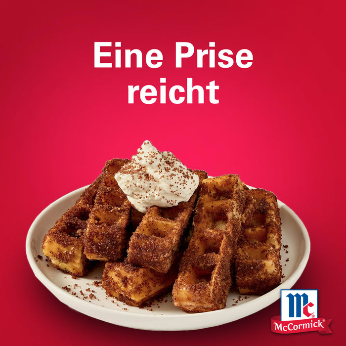 Ein Teller mit Zimt-Zucker-Waffelsticks garniert mit Schlagsahne und einer Prise Srpet Cinnamon Gd X06-Ge unter dem Text Eine Prise reicht mit dem McCormick-Logo.