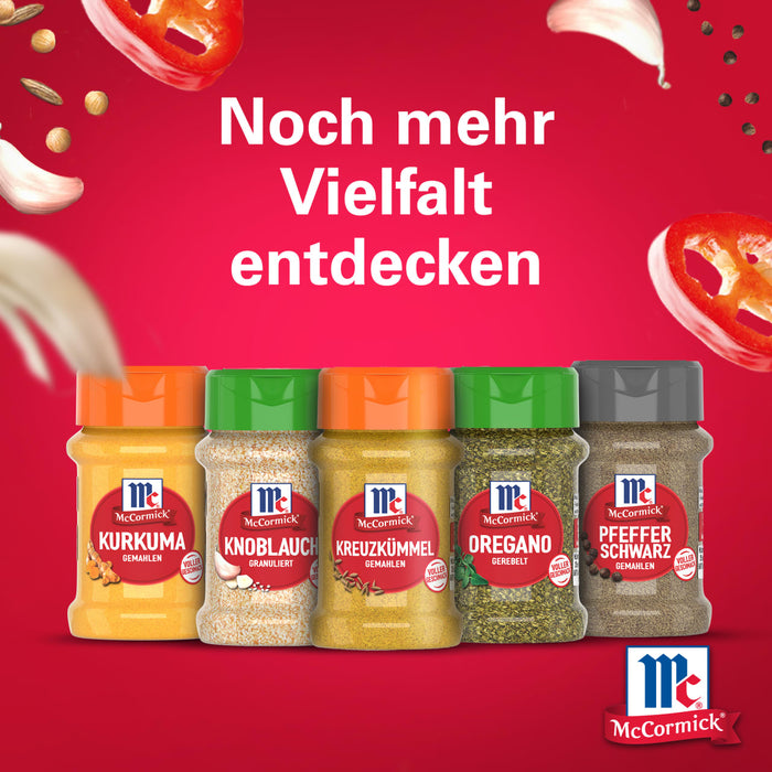 Eine Anzeige mit fünf McCormick Gewürzgläsern einschließlich Srpet Cumin Gd X06-Ge vor einem roten Hintergrund mit schwebenden Zutaten um mehr Vielfalt zu entdecken.