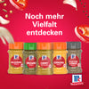 Eine lebendige Anzeige mit einer Auswahl an McCormick Gewürzen einschließlich der Srpet Curry X06-Ge Mischung neben Kreuzkümmel Oregano Kurkuma und Pfeffer Schwarz vor einem roten Hintergrund mit schwebenden Zutaten.