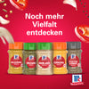 Eine Werbegrafik mit einer Auswahl an McCormick Gewürzen einschließlich Srpet Garlic Granul X06-Ge zusammen mit Kreuzkümmel, Oregano, Kurkuma und schwarzem Pfeffer vor einem leuchtend roten Hintergrund mit schwebenden Zutaten.