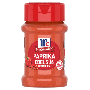 Eine durchsichtige Streudose von McCormick Paprika Edelsüß Gemahlen mit rotem Deckel, abgebildet vor einem weißen Hintergrund.