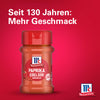Eine Flasche Srpet Paprika Sweet X06-Ge von McCormick wird vor einem leuchtend roten Hintergrund mit dem Text Seit 130 Jahren Mehr Geschmack präsentiert.