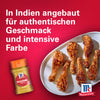 Eine Flasche McCormick Srpet Paprika Sweet X06-Ge Kreuzkümmel gemahlen steht neben einem Teller mit gewürzten Hähnchenschenkeln vor einem roten Hintergrund mit deutschem Text.