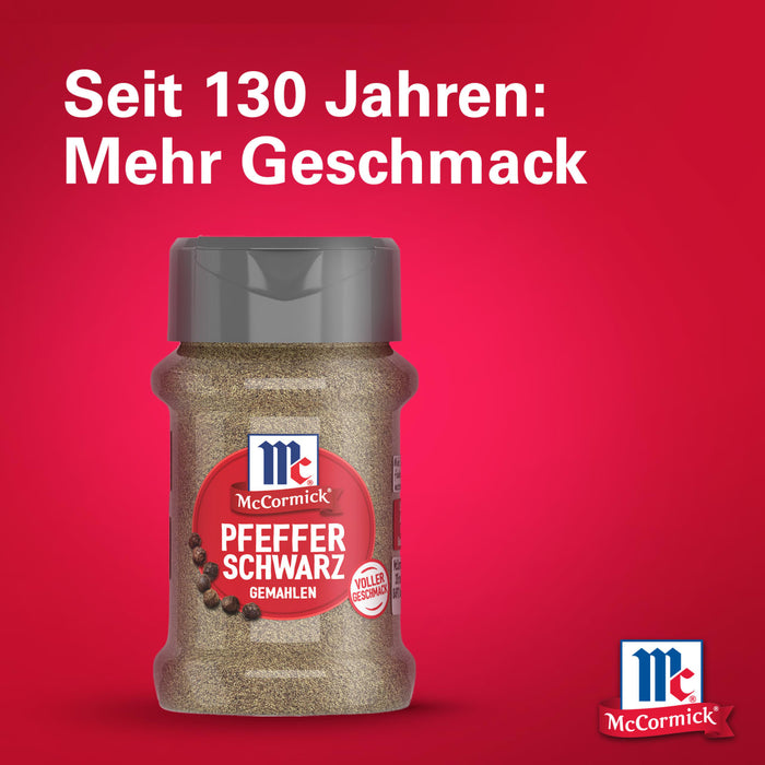 Eine Flasche Srpet Bl Pepper Gd X06-Ge von McCormick wird vor einem leuchtend roten Hintergrund mit deutschem Text präsentiert der 130 Jahre Geschmack feiert.