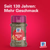 Eine Flasche Srpet Pizza Seas X06-Ge von McCormick wird vor einem leuchtend roten Hintergrund mit dem Text Seit 130 Jahren Mehr Geschmack präsentiert.