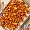Ein Backblech gefüllt mit gerösteten Süßkartoffeln und Äpfeln gewürzt mit Srpet Potatoe Seas X06-Ge neben einem McCormick Logo.