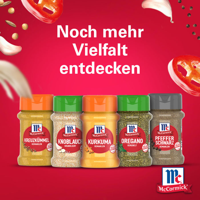 Eine Anzeige mit einer Vielzahl von McCormick Gewürzen einschließlich Srpet Turmeric X06-Ge neben Kreuzkümmel Knoblauch Oregano und schwarzem Pfeffer um dazu anzuregen noch mehr Vielfalt zu entdecken.